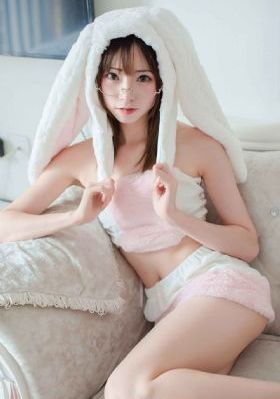 俏女性花开